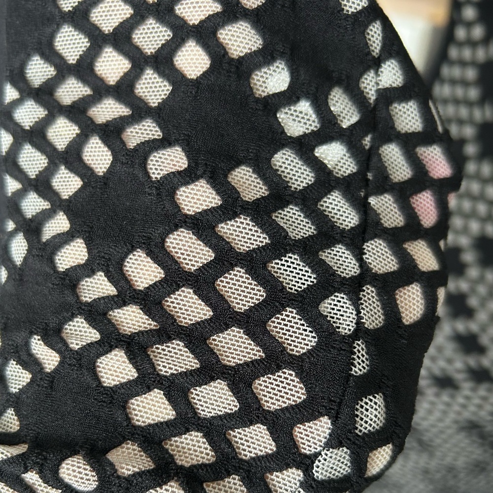 Vince Camuto Elegant black midi dress with square mesh cutout design size 6 - Picture 9 of 9